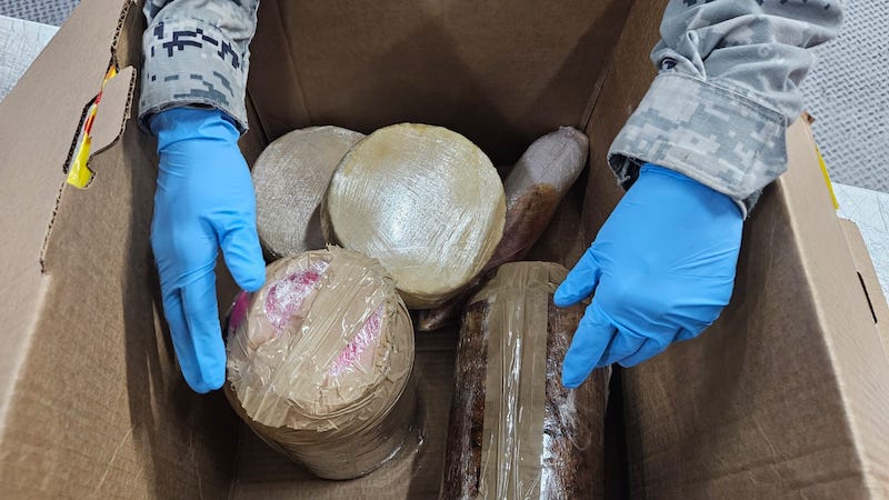 Guardia Nacional detecta presunta droga sintética oculta en barras de queso en Querétaro.