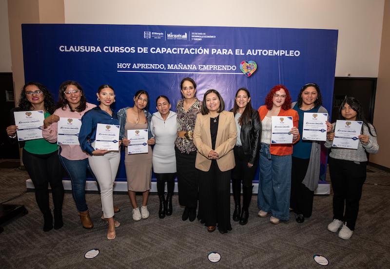 Claudia Martínez clausura talleres de autoempleo en El Marqués