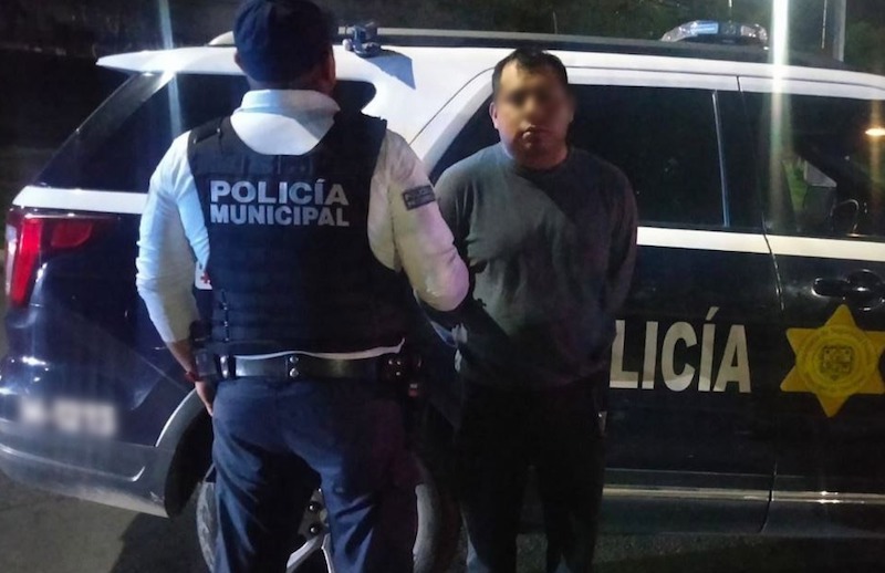 Conducía vehículo con reporte de robo en Querétaro; fue asegurado por Policías Municipales.