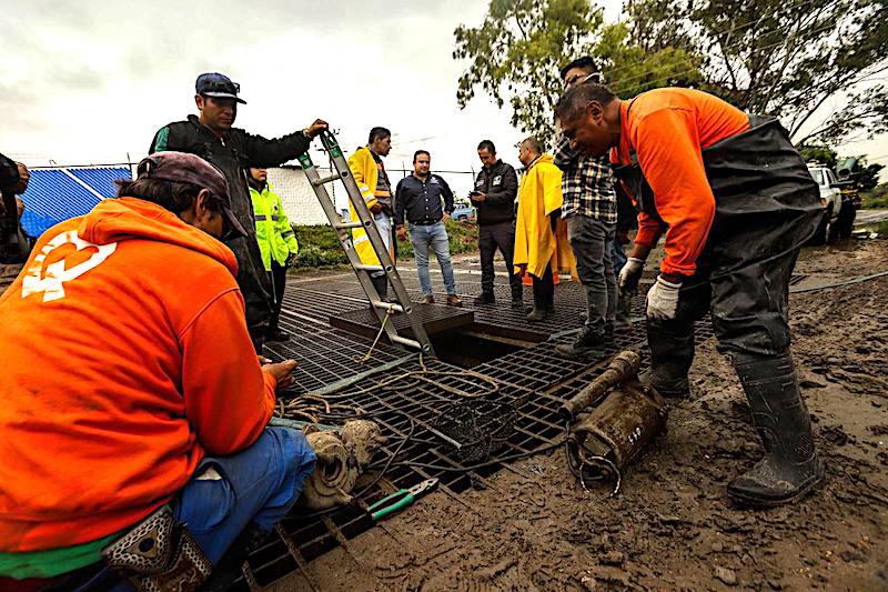 Laboran en atención a colonias afectadas por las lluvias en la Capital de Querétaro.