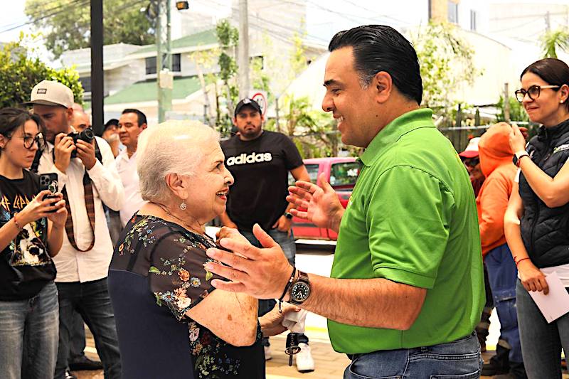 Luis Nava entrega rehabilitación de parque en la Colonia La Estrella.