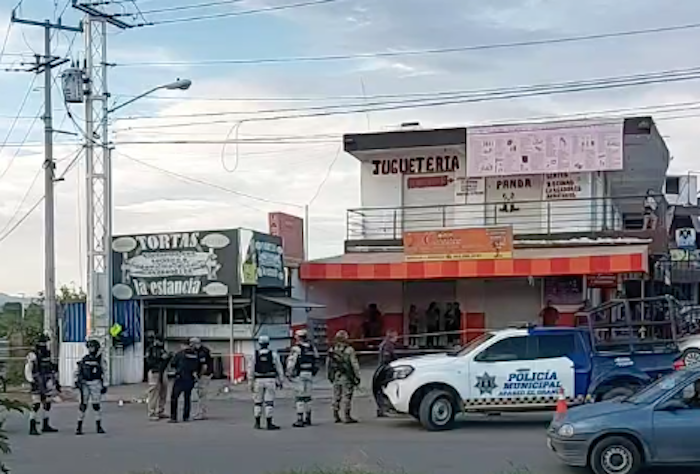 Matan a balazos a dos torteros en Villas la Estancia, Apaseo el Grande.