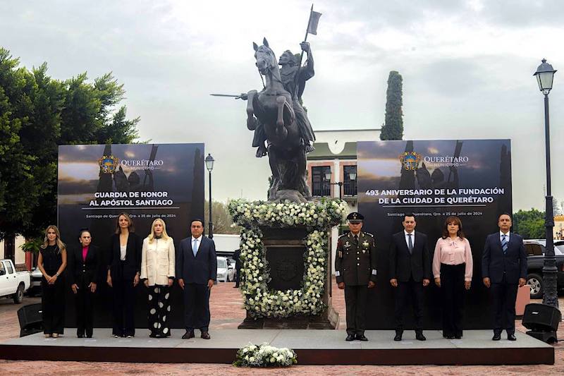 Montan Guardia de Honor a Santiago Apostol por el 493 aniversario de la Fundación de Querétaro.