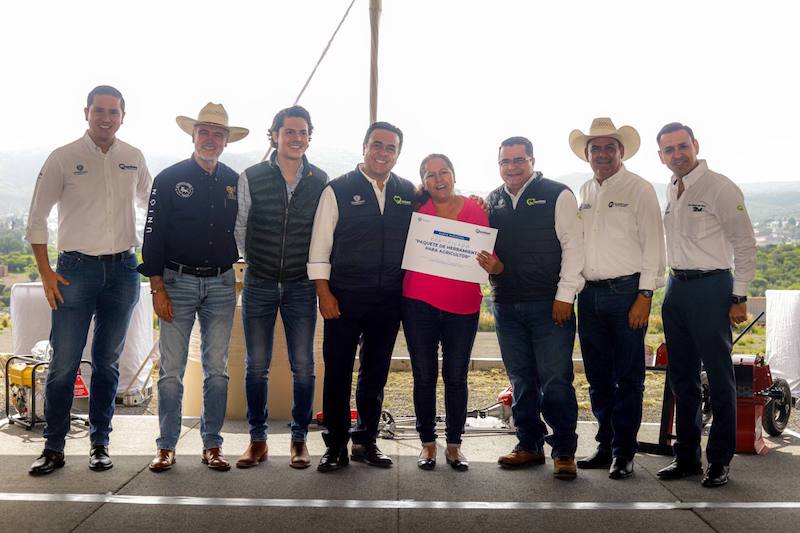 Preside Luis Nava entrega de apoyos a productores rurales por 1.5 mdp.