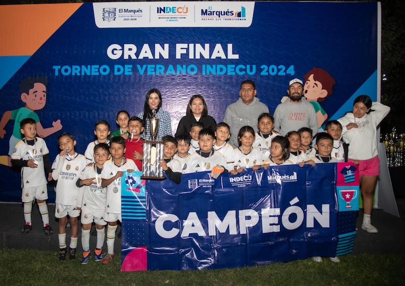 Alcaldesa de El Marqués Claudia Martínez clausura Torneo de Verano INDECU 2024