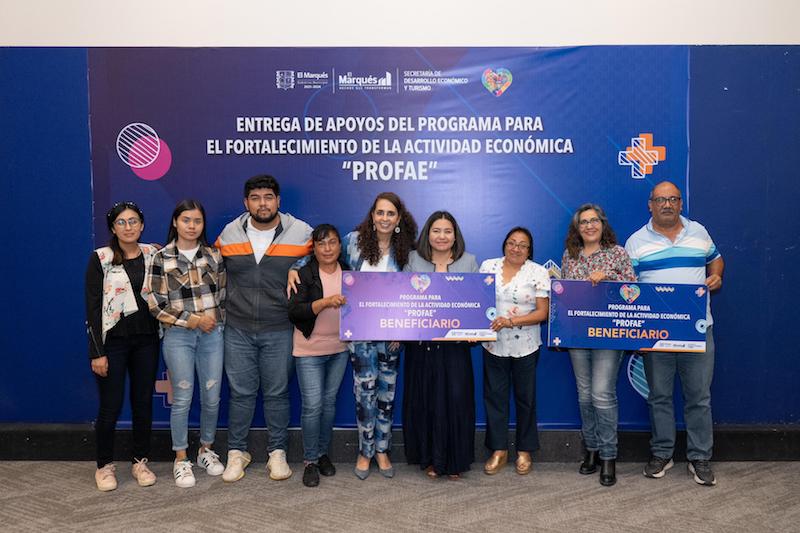 Entregan en El Marqués apoyos por 2.7 mdp a emprendedores