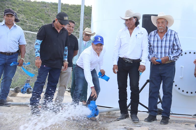 Juan Carlos Linares entrega obras de agua potable en Peñamiller