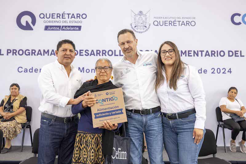 Mauricio Kuri entrega apoyos Alimentarios y tarjetas de seguro de vida en Cadereyta