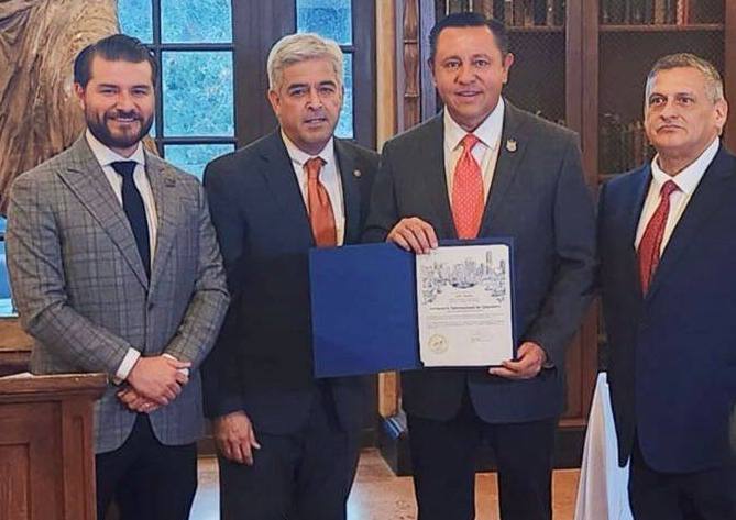 AIQ es galardonado y recibe Certificado de Apreciación en Houston, EU