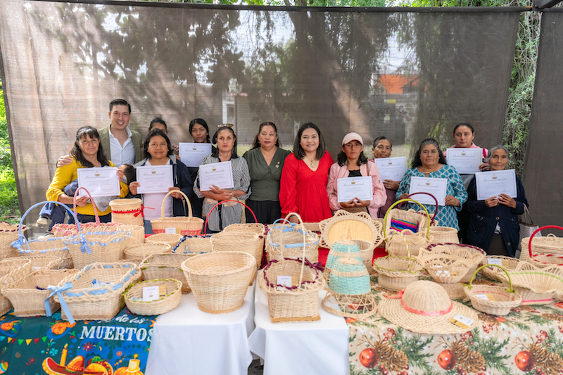 Clausura Claudia Martínez taller de autoempleo "proyecto de mimbre" en El Marqués