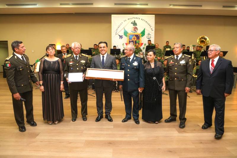 La Asociación de Militares Retirados entrega reconocimiento a Luis Nava