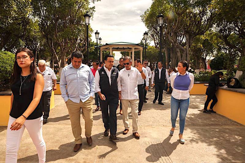 Luis Nava entrega regeneración urbana en centro de Santa Rosa Jáuregui