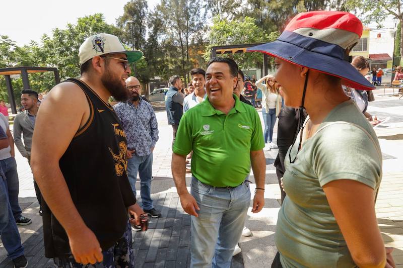 Luis Nava hace rehabilitación del Parque Santiago