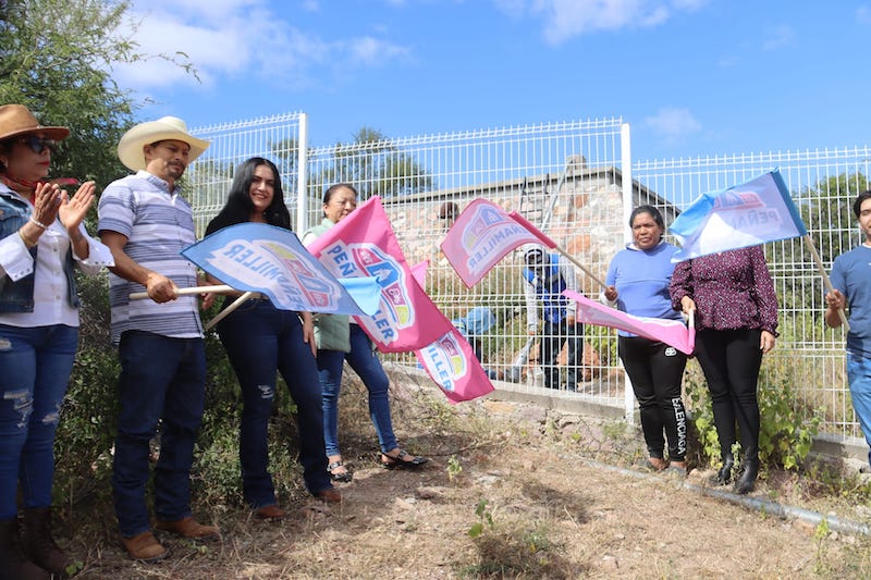 Ana Karen Jiménez pone en marcha obras de agua potable y energía eléctrica en El Carrizal y La Ordeña