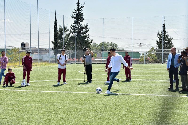 Felifer Macías entrega rehabilitación de canchas en Sec. Tec. 12 en la Capital Queretana