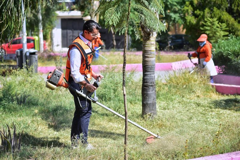 Felifer Macias supervisa trabajos de limpieza del Rio Queretaro en Santa Maria Magdalena