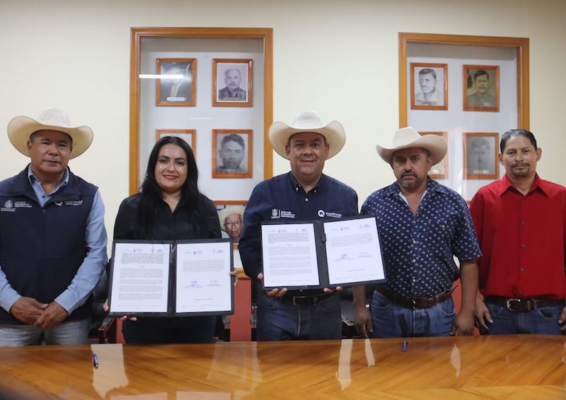 Peñamiller firma convenio con SEDEA para impulsar el campo