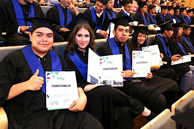 99 jóvenes egresan de la Universidad Tecnológica de Corregidora