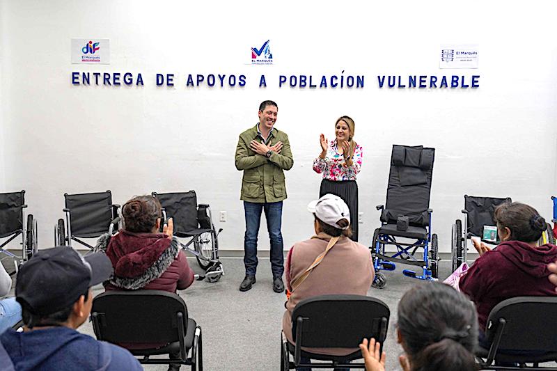 Entrega Rodrigo Monsalvo apoyos ortopédicos a 20 familias de El Marqués