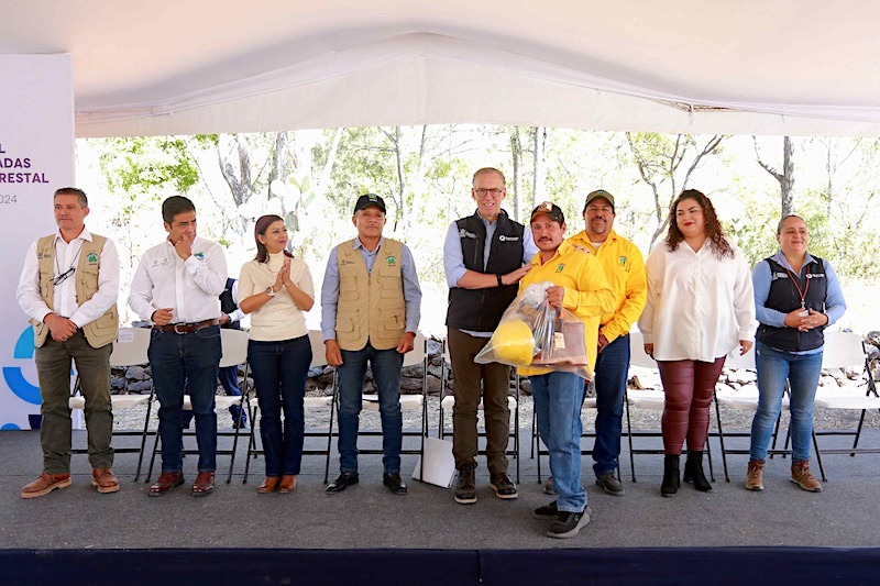 Fortalecen brigadas forestales con equipo especializado en Querétaro