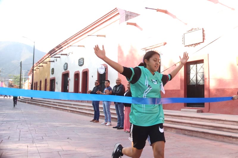 Peñamiller celebra 1era Carrera Juvenil por la Salud