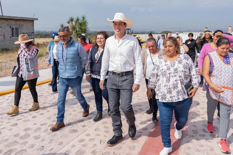 Rodrigo Monsalvo supervisa y entrega obras por 72 mdp en El Marqués