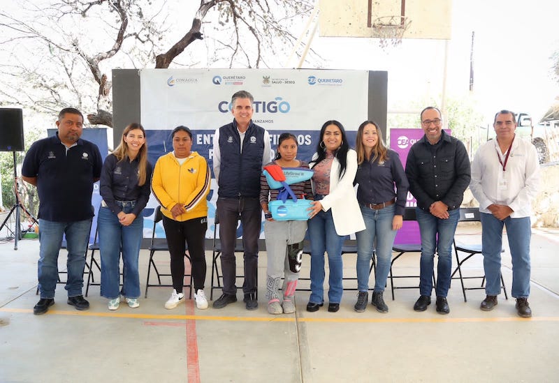 Ana Karen Jiménez entrega 92 purificadores de agua a familias de Agua San Pedro y Corral Viejo