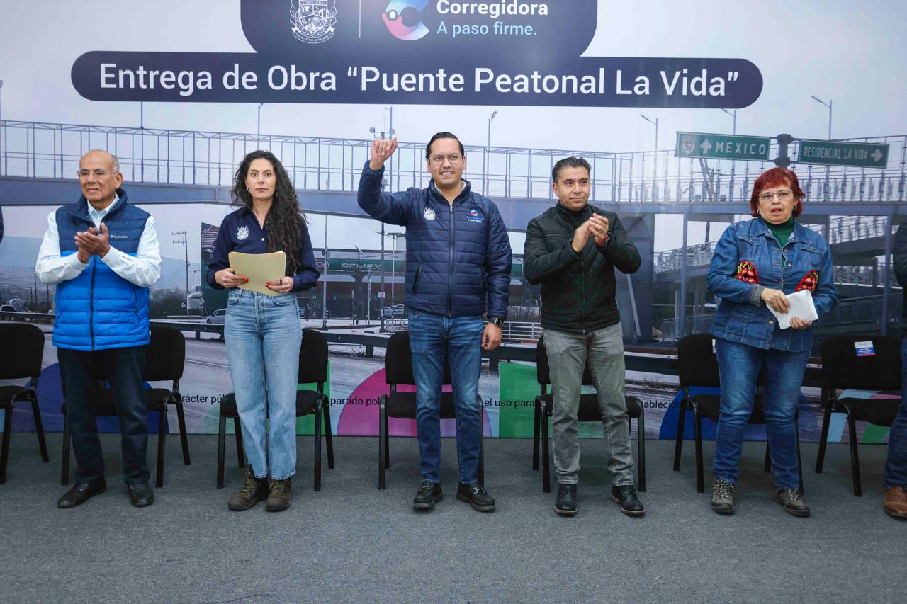 Chepe Guerrero entrega puente peatonal La Vida, Corregidora