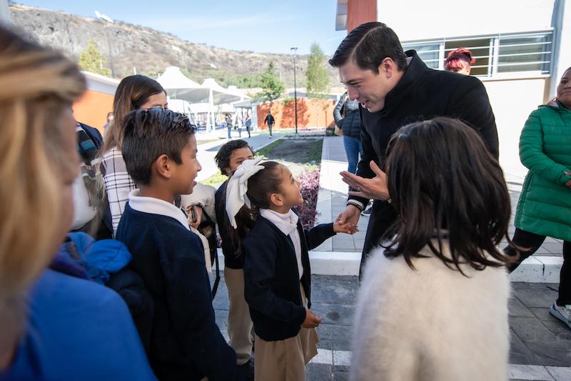 Con inversión histórica Rodrigo Monsalvo entrega escuela primaria en El Marqués