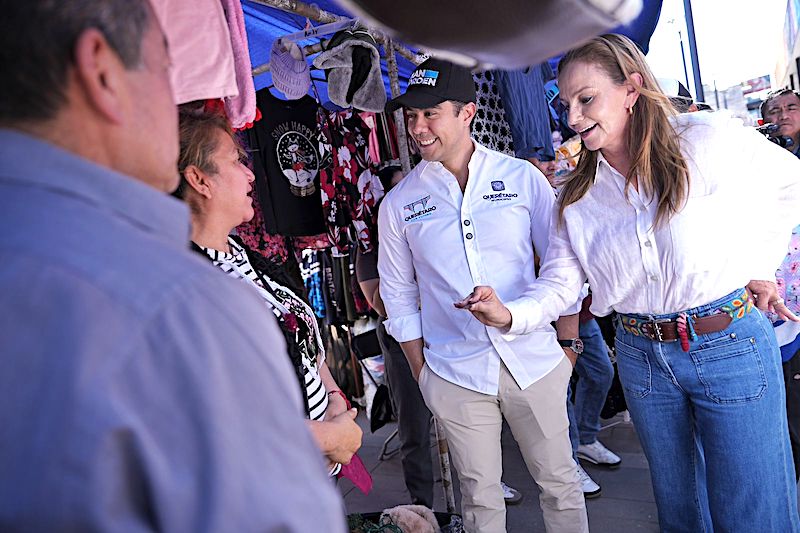 Felifer Macías invita a consumir en los mercados municipales y tianguis de Querétaro durante temporada navideña