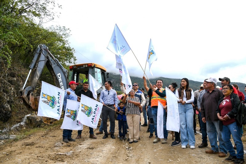 Invierte Jalpan casi 2 mdp para rehabilitar camino hacía Ojo de Agua del Lindero