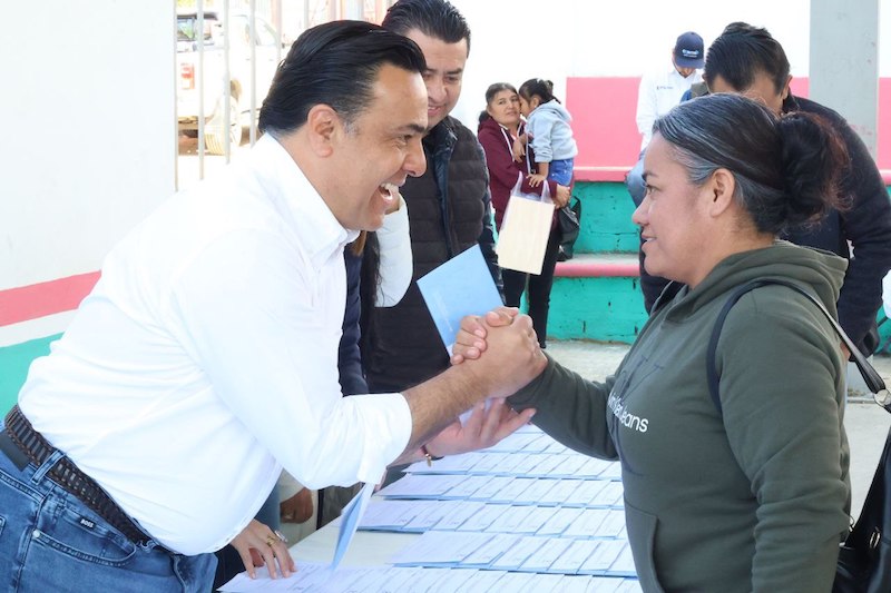 Luis Nava entrega Tarjetas Contigo a nuevas beneficiarias de 7 municipios de Querétaro