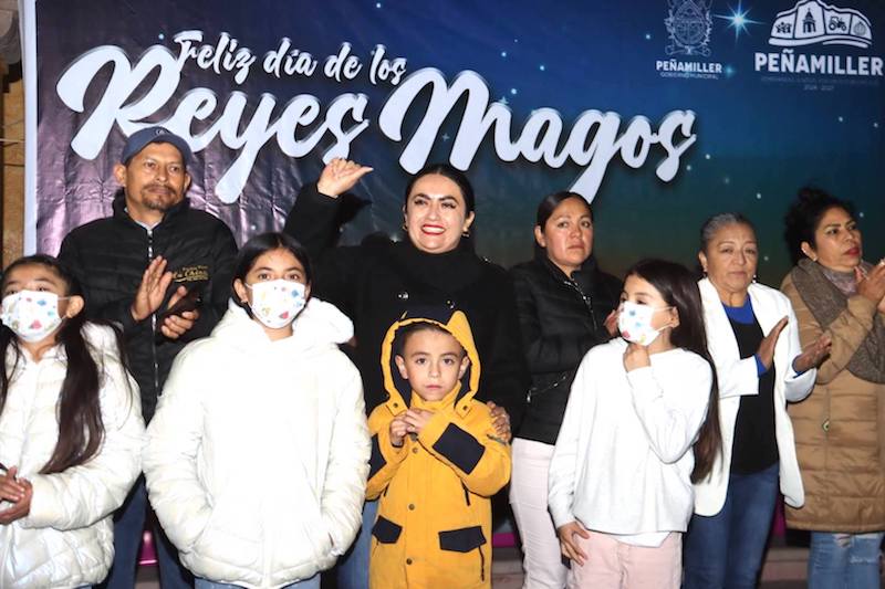 Alcaldesa de Peñamiller, Ana Karen Jiménez, encabeza celebración de Día de Reyes