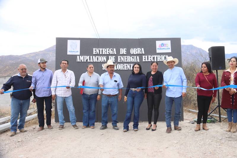 Ana Karen Jiménez entrega ampliación de red de energía eléctrica en San Lorenzo, Peñamiller