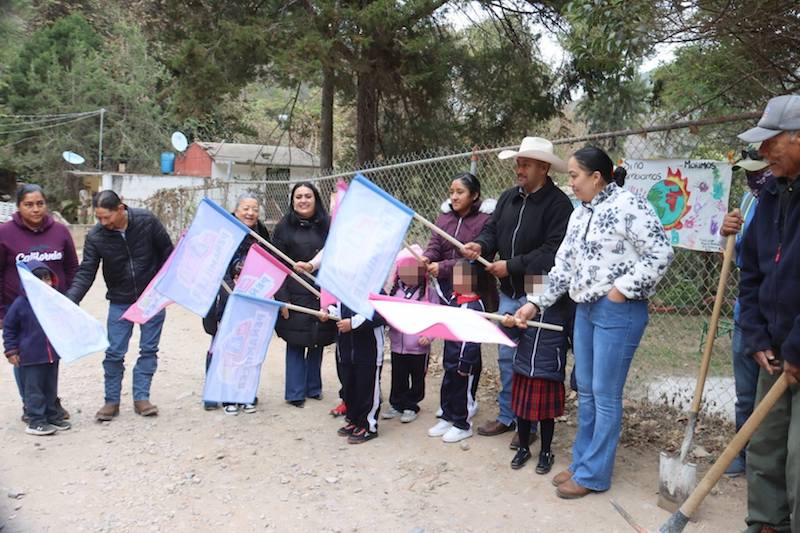 Construyen muro en Preescolar de Río Blanco, Peñamiller