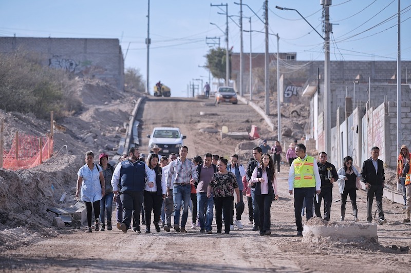 Felifer Macías supervisa urbanización de 12 calles en la Delegación Epigmenio González