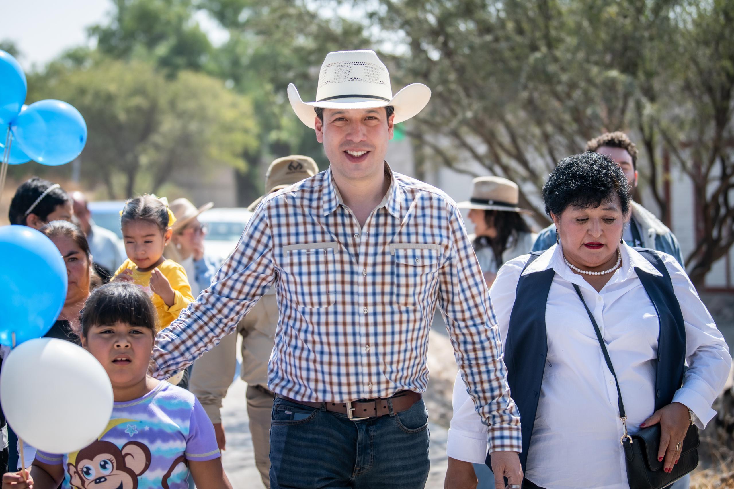 Rodrigo Monsalvo entrega obras de urbanización y de servicios en El Marqués por 9 mdp