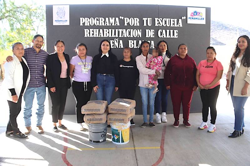 Inician rehabilitación de calle de acceso a preescolar en Peña Blanca, Peñamiller