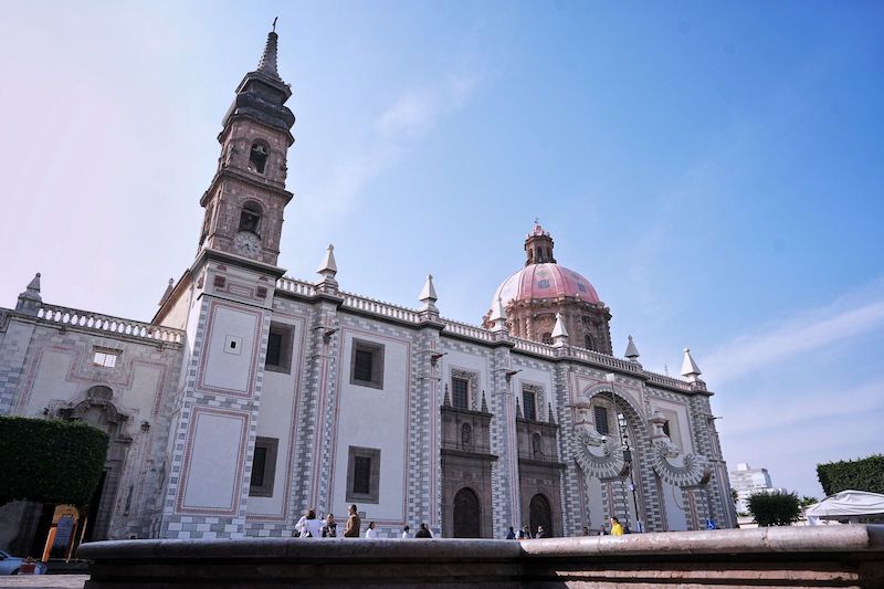 Supervisa Felifer Macías obra de conservación en el templo de Santa Rosa de Viterbo