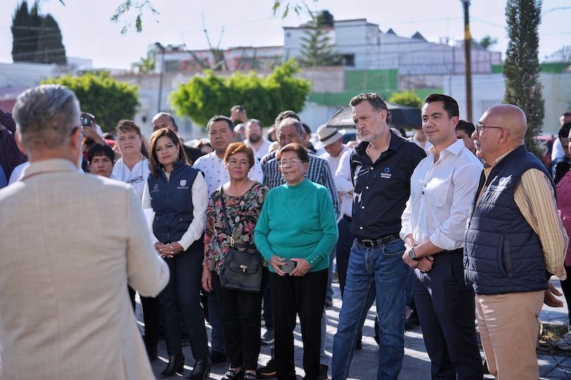 Felifer Macías acompaña a Mauricio Kuri en entrega de obra social en La Moderna